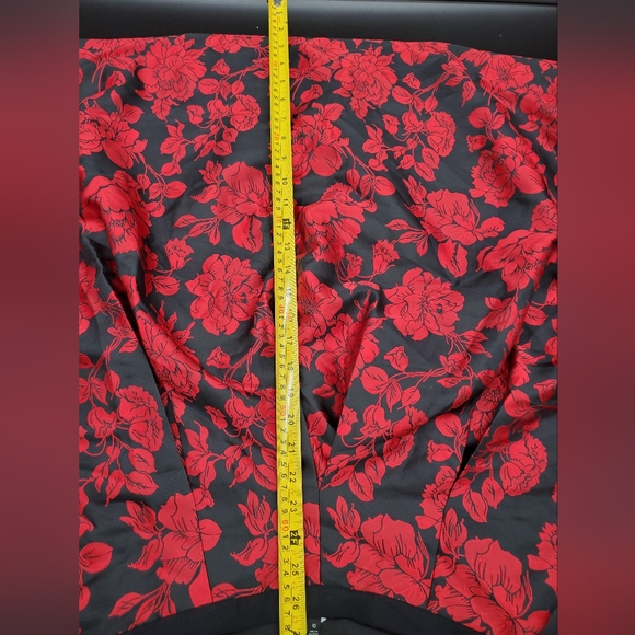 Talbots size 10 red floral skirt - Picture 6 of 6